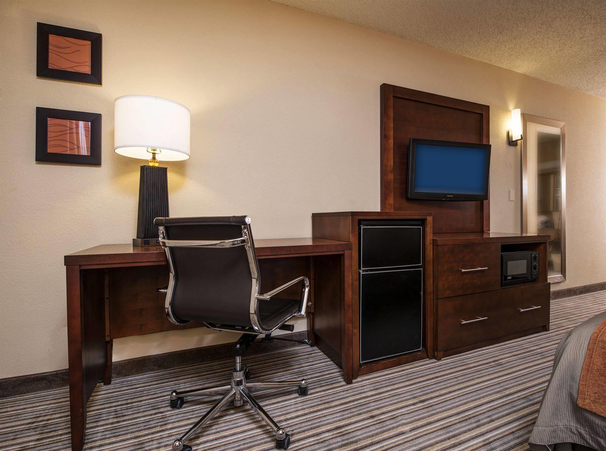Comfort Inn - Hall Of Fame Canton Ngoại thất bức ảnh
