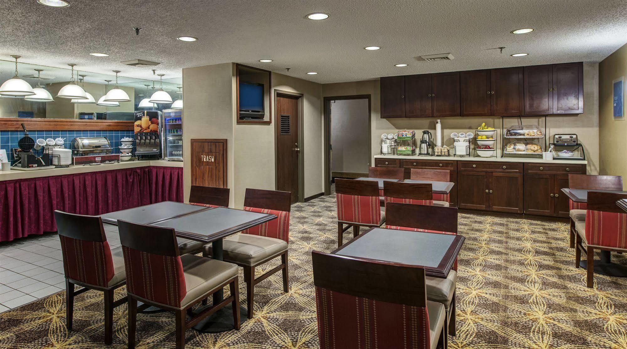 Comfort Inn - Hall Of Fame Canton Ngoại thất bức ảnh